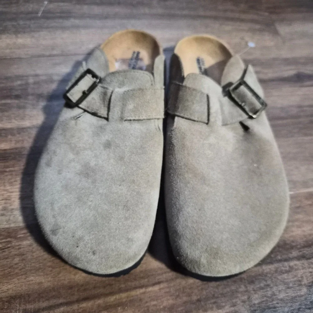 Skechers Relaxed Fit Mens Suede Clogs Taupe Tan Buckle Slip On Mules Shoes US 9